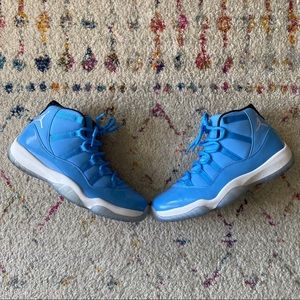 Jordan 11 Pantone